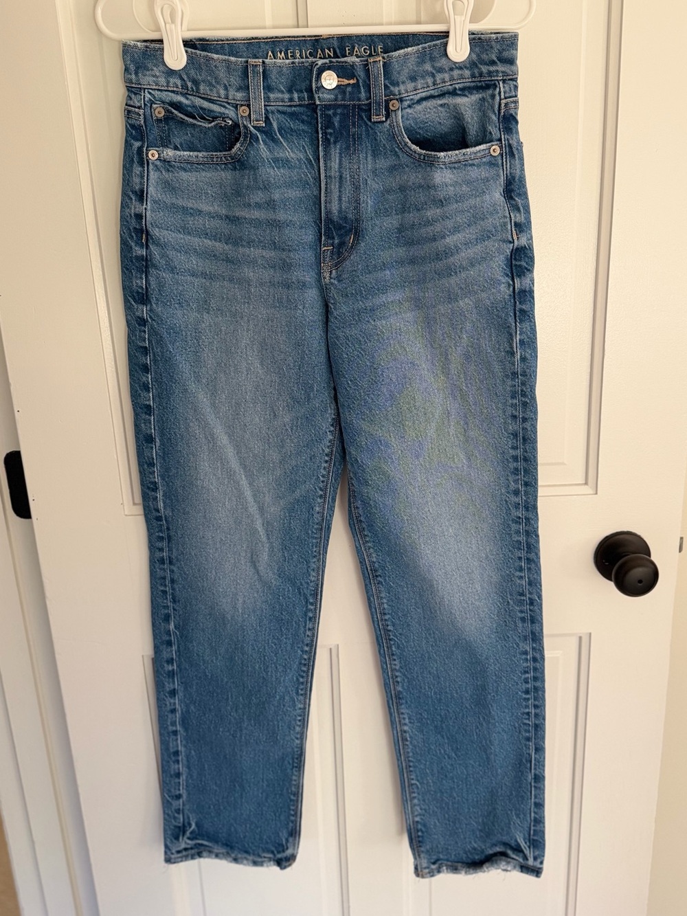American Eagle Super High Rise Straight Jeans Size 6 Medium Wash Raw Hem